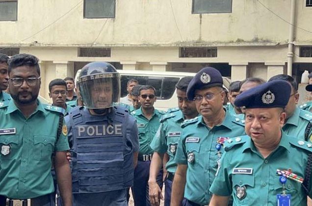 জামিন নামঞ্জুর, রিমান্ড শেষে কারাগারে ব্যারিস্টার সুমন