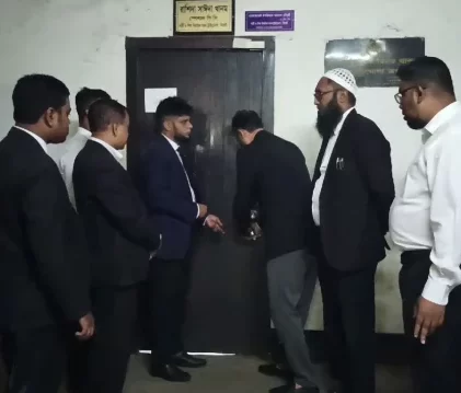 সিলেটে দুই পিপির কক্ষে তালা দিলেন আইনজীবী ফোরামের নেতারা