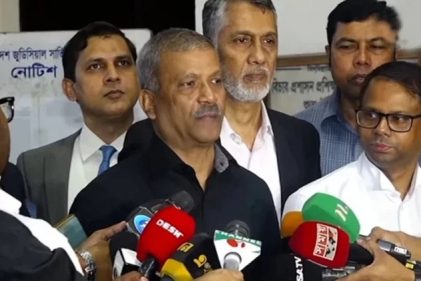 ঢালাও গায়েবি মামলায় সরকার বিব্রত: আইন উপদেষ্টা