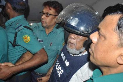 শুনানির সময় এজলাসে হট্টগোল, আমুর আইনজীবীকে মারধর