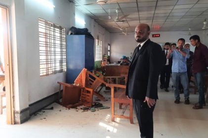 ‘জুনিয়রকে’ পিপি নিয়োগ দেওয়ায় কার্যালয় ভাঙচুরের অভিযোগ ‘সিনিয়রের’ বিরুদ্ধে