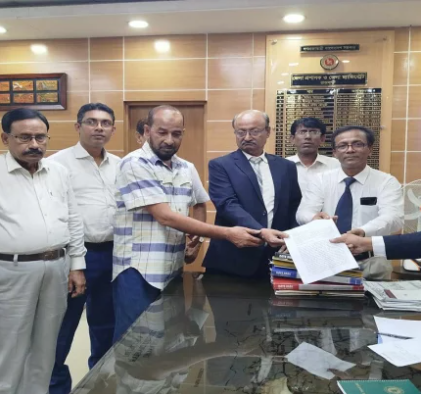 রাজবাড়ী আদালতের জিপির নিয়োগ বহাল দাবিতে স্মারকলিপি