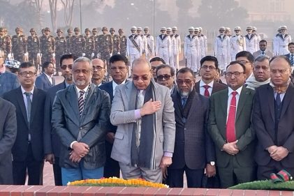 জাতীয় স্মৃতিসৌধে প্রধান বিচারপতির শ্রদ্ধা