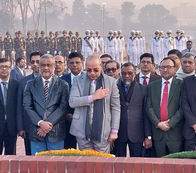 জাতীয় স্মৃতিসৌধে প্রধান বিচারপতির শ্রদ্ধা