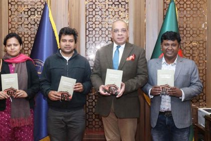 ‘হাইকোর্টের বিতর্কিত রায় ও জুলাই গণঅভ্যুত্থান’ বইয়ের মোড়ক উন্মোচন করলেন প্রধান বিচারপতি