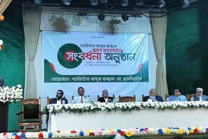 কোন প্রেক্ষাপটে দেশ ছেড়েছিলেন, জানালেন ব্যারিস্টার আব্দুর রাজ্জাক