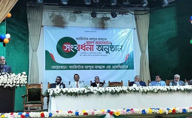 কোন প্রেক্ষাপটে দেশ ছেড়েছিলেন, জানালেন ব্যারিস্টার আব্দুর রাজ্জাক