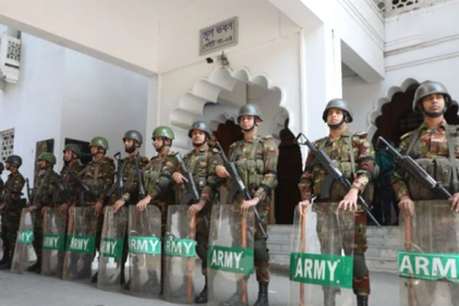 সুপ্রিম কোর্টে সেনাবাহিনী মোতায়েন, রয়েছে র্যাব-পুলিশও