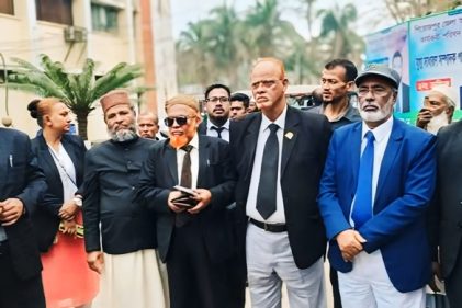 পিরোজপুর বারের নির্বাচন স্থগিত, আইনজীবীদের প্রতিবাদ সমাবেশ