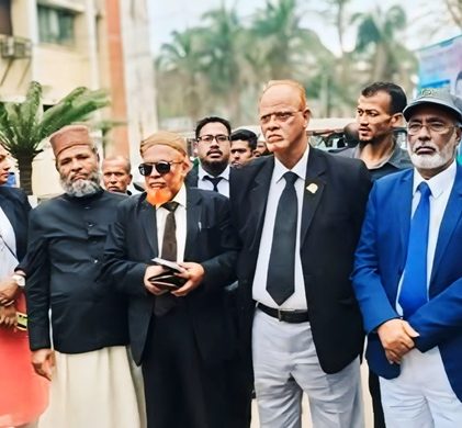 পিরোজপুর বারের নির্বাচন স্থগিত, আইনজীবীদের প্রতিবাদ সমাবেশ