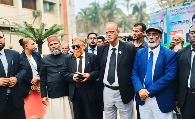 পিরোজপুর বারের নির্বাচন স্থগিত, আইনজীবীদের প্রতিবাদ সমাবেশ