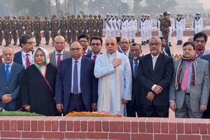 স্মৃতিসৌধে প্রধান বিচারপতির শ্রদ্ধা