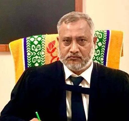 হত্যা মামলায় মাদারীপুর আদালতের সাবেক পিপি গ্রেপ্তার