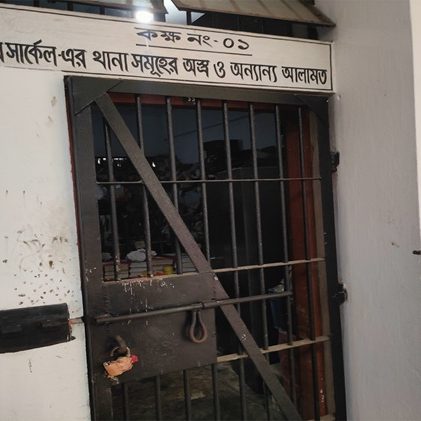নাটোরে আদালতের মালখানা থেকে ৬১ লাখ টাকাসহ স্বর্ণালংকার চুরি