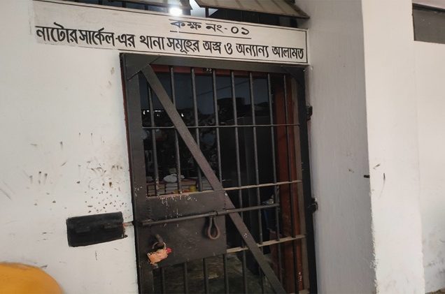 নাটোরে আদালতের মালখানা থেকে ৬১ লাখ টাকাসহ স্বর্ণালংকার চুরি