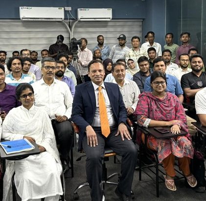 De Jure Academy-র সেমিনারে ভবিষ্যৎ আইনজীবীদের প্রেরণা দিলেন ব্যারিস্টার কাজল