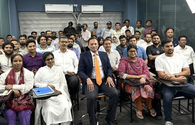 De Jure Academy-র সেমিনারে ভবিষ্যৎ আইনজীবীদের প্রেরণা দিলেন ব্যারিস্টার কাজল