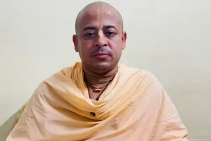 চিন্ময় কৃষ্ণ দাসকে দুটি মামলায় জেলগেটে জিজ্ঞাসাবাদের নির্দেশ