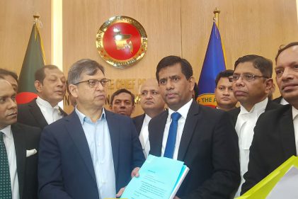 ট্রাইব্যুনালে সালাহউদ্দিনের অভিযোগ, শেখ হাসিনাসহ অভিযুক্ত ৭