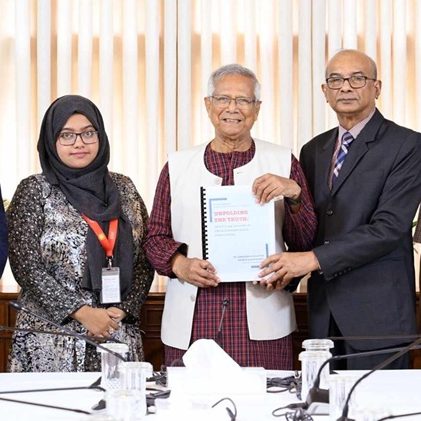 গুম সংক্রান্ত কমিশনের দ্বিতীয় প্রতিবেদন প্রধান উপদেষ্টার কাছে হস্তান্তর