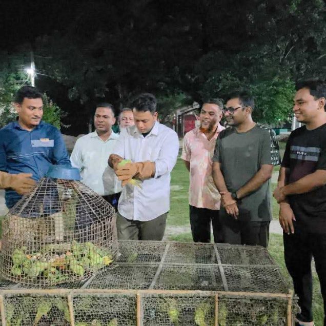 উদ্ধার করা ৮০টি টিয়া পাখি অবমুক্ত