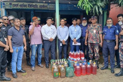 নারায়ণগঞ্জে অনুমোদনহীন তেল মজুত ও বিক্রির বিরুদ্ধে মোবাইল কোর্টের অভিযান