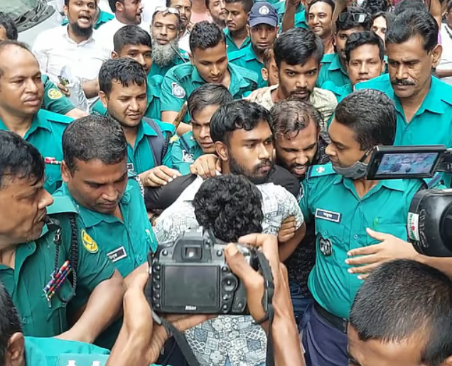 বৈষম্যবিরোধী ছাত্র আন্দোলন আদালতে কিল ঘুষি