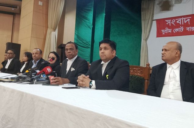 সুপ্রিম কোর্ট আইনজীবী সমিতির শহীদ শফিউর রহমান মিলনায়তনে আয়োজিত সংবাদ সম্মেলন