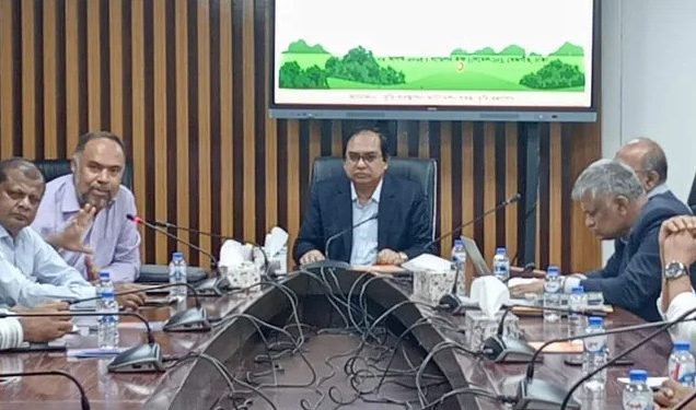 ভূমি ভবনের সম্মেলন কক্ষে ‘অটোমেটেড ভূমি সেবা সিস্টেমে ভূমির রেকর্ডীয় খতিয়ান সংশোধন’ শীর্ষক কর্মশালা