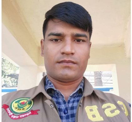 ইয়াবাসহ ধৃত পুলিশ কনস্টেবল মনির