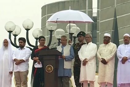 রাজধানীর মানিক মিয়া এভিনিউয়ে ‘জুলাই ঘোষণাপত্র’ পাঠ করেন প্রধান উপদেষ্টা অধ্যাপক ড. মুহাম্মদ ইউনূস