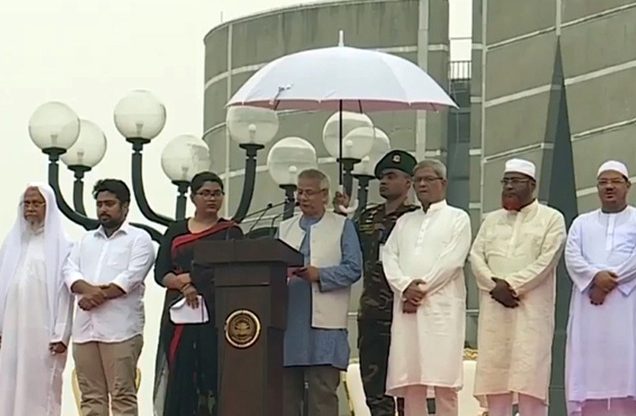 রাজধানীর মানিক মিয়া এভিনিউয়ে ‘জুলাই ঘোষণাপত্র’ পাঠ করেন প্রধান উপদেষ্টা অধ্যাপক ড. মুহাম্মদ ইউনূস