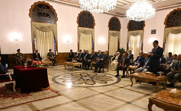 বঙ্গভবনে রাষ্ট্রপতির সাথে হাইকোর্টের নবনিযুক্ত ২৫ বিচারপতির সৌজন্য সাক্ষাৎ