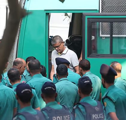 হেফাজতে থাকা সেনা কর্মকর্তাদের আনা হলো ট্রাইব্যুনালে