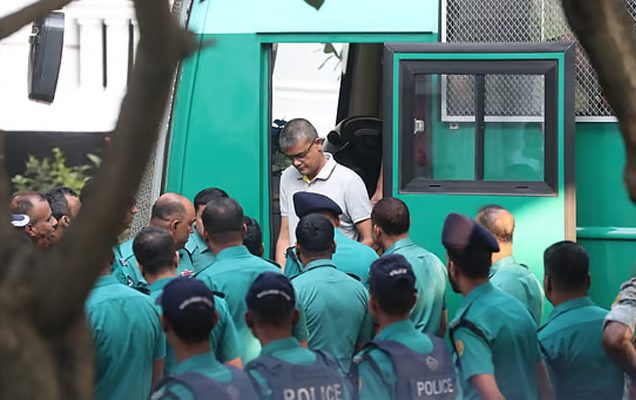 হেফাজতে থাকা সেনা কর্মকর্তাদের আনা হলো ট্রাইব্যুনালে