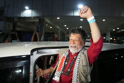 ইসরায়েলের কারাগার থেকে মুক্ত হয়ে দেশে ফিরলেন আলোকচিত্রী শহিদুল আলম
