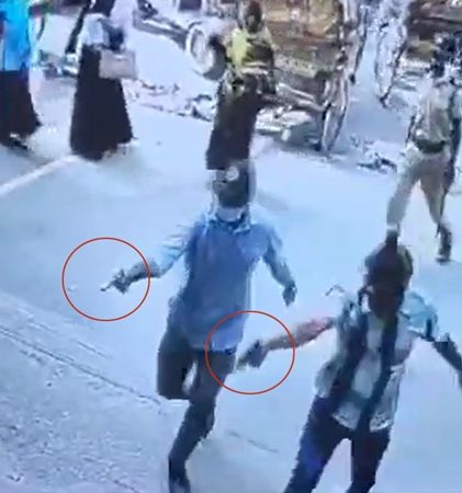 রাজধানীর ন্যাশনাল হাসপাতালের সামনে গুলি, যুবক নিহত