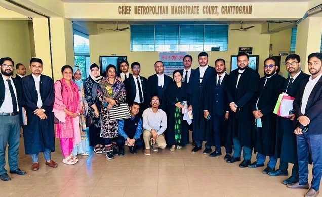 আদালতে অভিযোগ শুনানি শেষে আইনজীবীরা