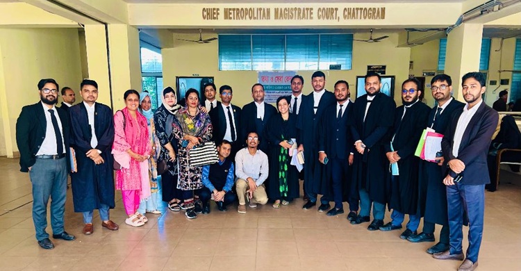 আদালতে অভিযোগ শুনানি শেষে আইনজীবীরা