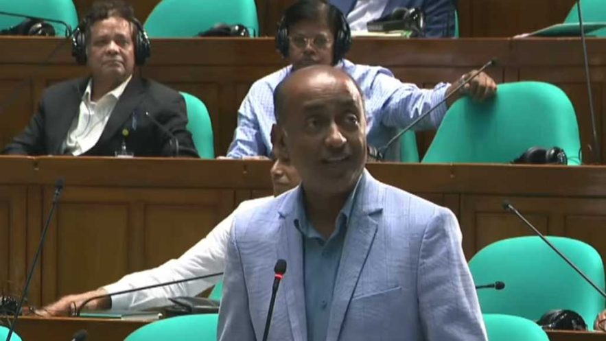 সংসদে আইনমন্ত্রী