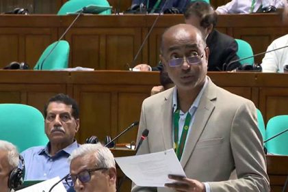 সংসদে আইনমন্ত্রী