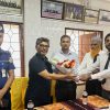 অনুষ্ঠানের শুরুতে উপস্থিত আইনজীবীরা প্রধান অতিথি প্রধানমন্ত্রীর বিশেষ সহকারী তানভীর গনিকে ফুলেল শুভেচ্ছা জানান।