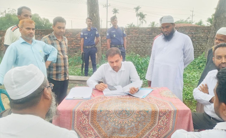 আমতলীতে সশরীরে মাঠে বিচারক: সামারি ট্রায়ালে ২ জনকে কারাদণ্ড, অসহায় নারীর জমি উদ্ধার