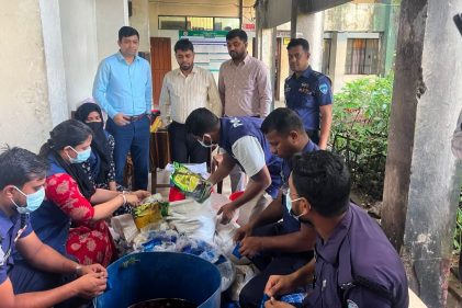 ছবি : কক্সবাজার সিজেএম আদালত কম্পাউন্ডে মাদকদ্রব্য ধ্বংস করা হচ্ছে